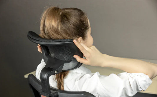 Poziția corectă la calculator: 13 Sfaturi Pentru o Postură Corectă