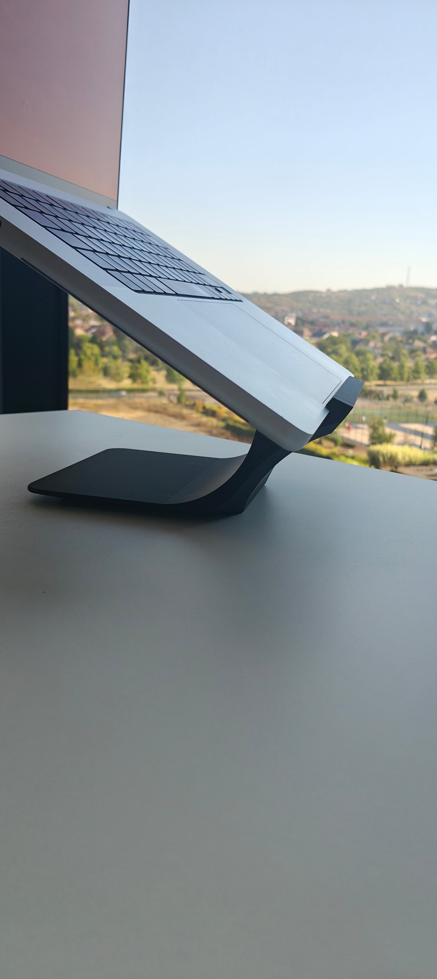 Suport laptop MacBook Pro ergoliv, unghi ergonomic (negru)